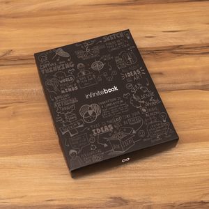 STARTER KIT INFINITEBOOK. Infinitebook"-kit med inbunden pärm, 1 rengöringskit, 1 markörpenna och 1 kulspetspenna, miniatyr 3