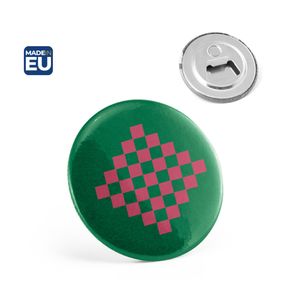 Button P'IN 12. Button P'IN 12. Magnetknappmärke med flasköppnare, miniatyr 1