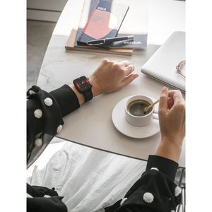 WILES. Smartwatch med 1.85" skärm, IPX4 och 3 dagars batteritid och silikonband, miniatyr 4